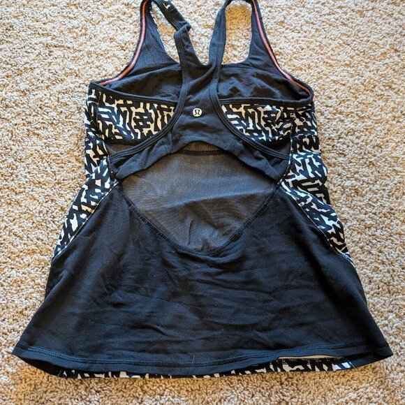 Lululemon Racerback tank with built in bra size 6 - Picture 1 of 5